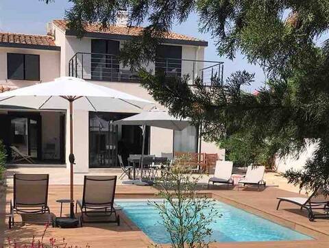 Luxury Villa with pool and beach nearby