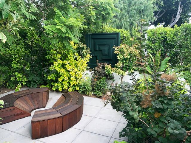 Private house & Gardens – blocks to Amazon + Apple gallery image 3