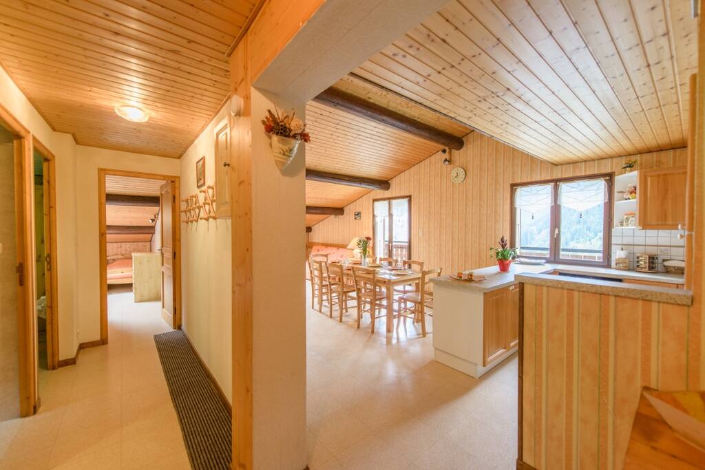 le couloir d'accès au chambre