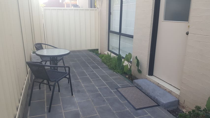 Self contained 1 bedroom guest suite own entrance
