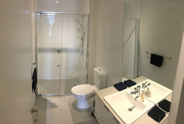 2 Bedroom Flat – GORGEOUS MELBOURNE SPOT gallery image 5