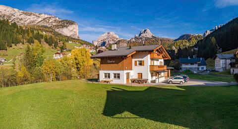 Dumbria, Chalet  in the Dolomites for 17 pax