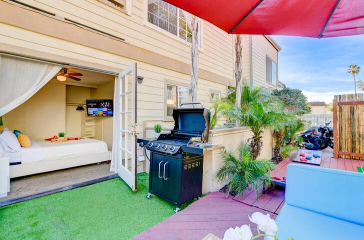 ☀ Mission Beach Mega Mansion Sleeps 16☀ gallery image 5