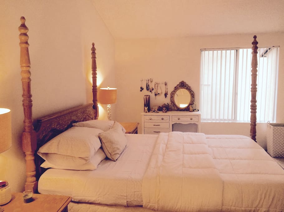 Bedroom - Queen Bed