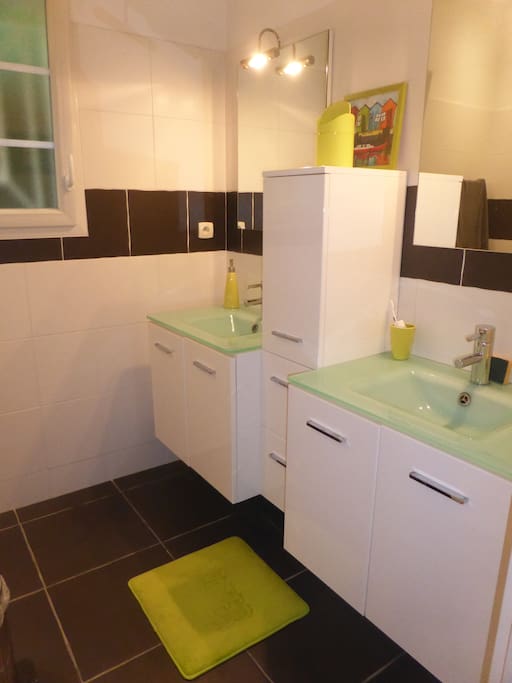 Salle d'eau privée réservées à nos hôtes des 2 chambres