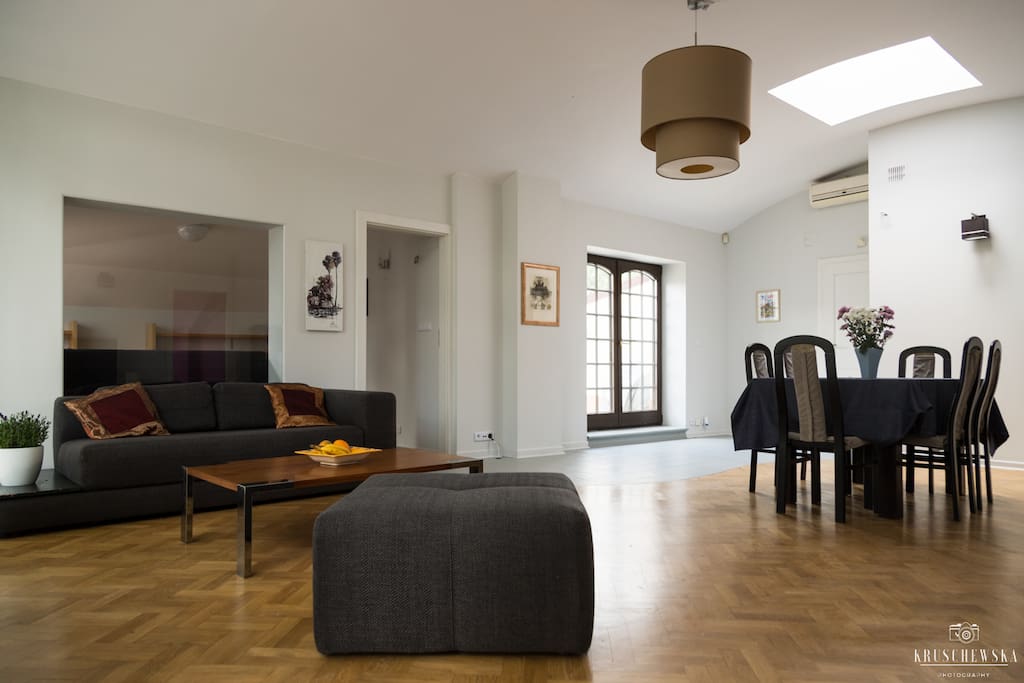 Living room i jadalnia/Living room with dinning table/Wohnzimmer mit Esszimmer