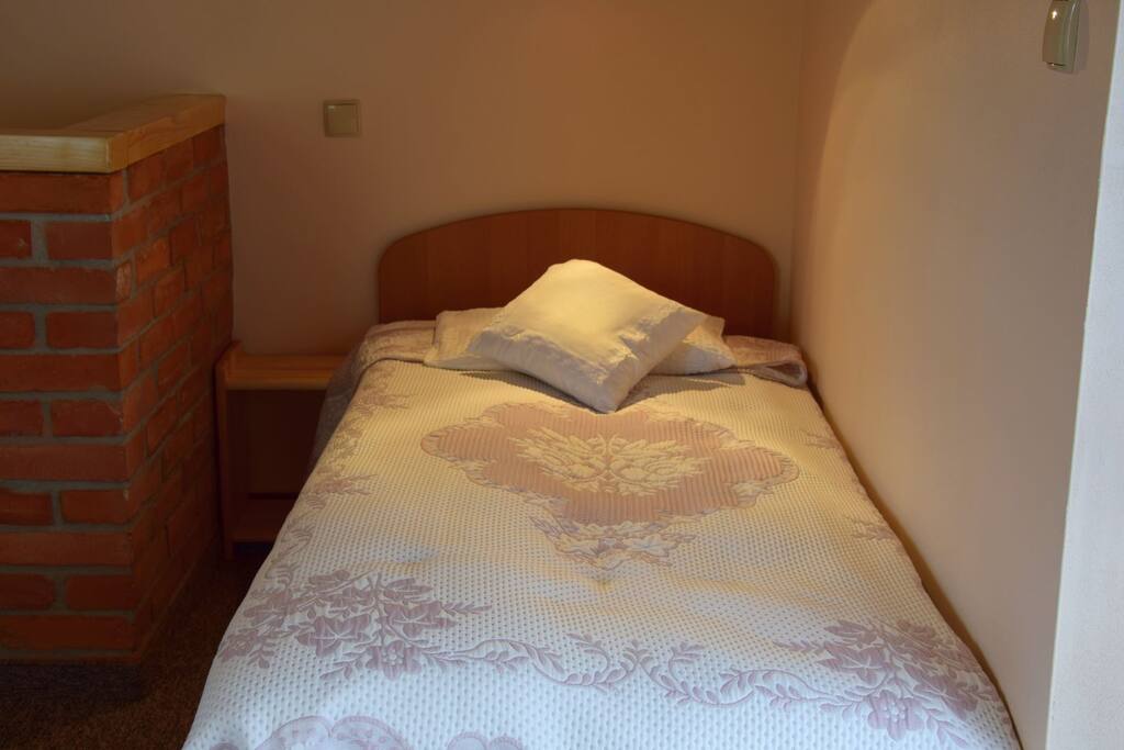 Tapczan jednoosobowy / Single bed