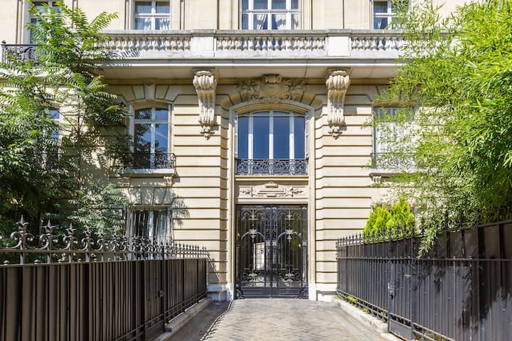 DESIGN 2BR EIFFEL TOWER VIEW 30m