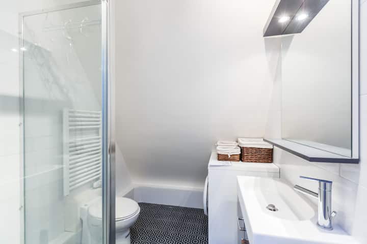 DESIGN 2BR EIFFEL TOWER VIEW 30m