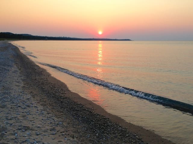 Watt Guesthouse on Lake Michigan