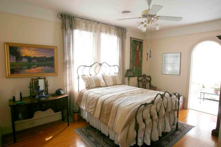 The Laurel Bed and Breakfast in Mid-City