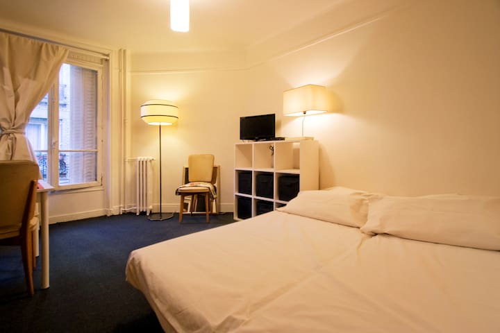 ****CHEAP****Private****LIFT****Eiffel TOwer******