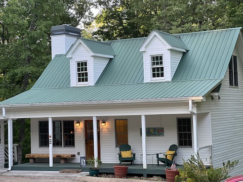 Cozy Sawmill Cottage - 2Bedroom 2Bath on Acreage