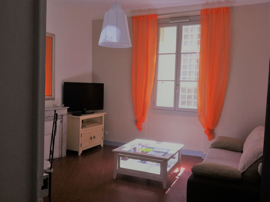 Salon/salle à manger spacieux avec canapé lit d'appoint