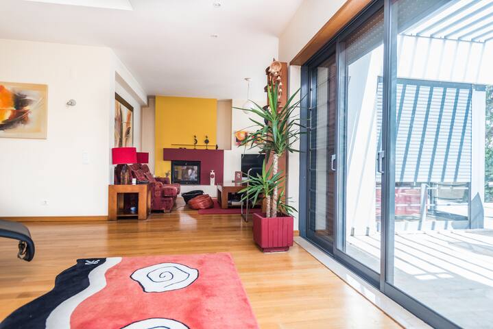 House with garden and swimming pool gallery image 3