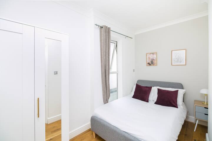 Great 2bed, newly refurbished/ Chancery Lane gallery image 4