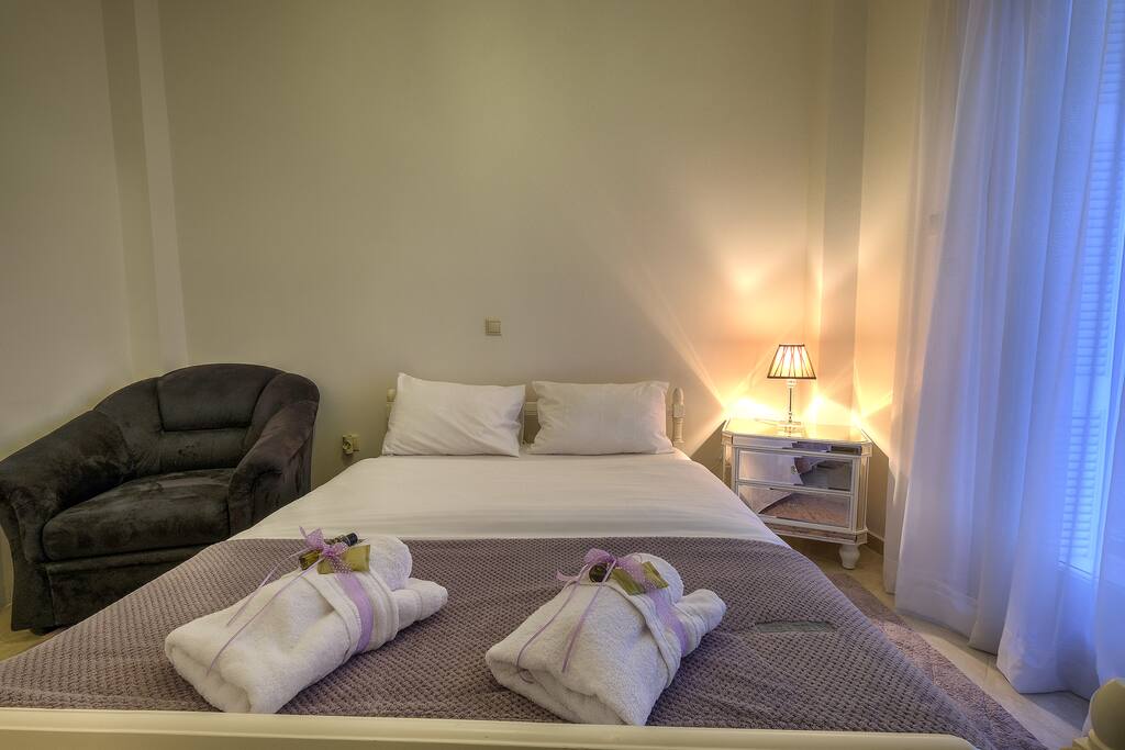 Master Bedroom: Queen size comfortable bed