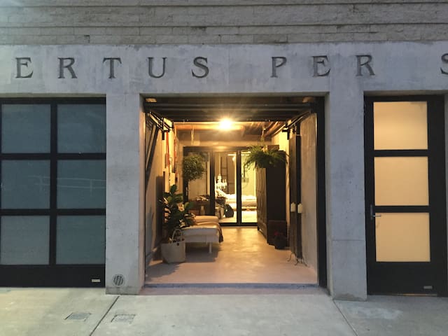 ///NEW YORK LIVING..IN ST KILDA STUDIO