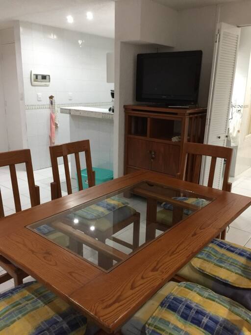 Comedor 6 personas y TV por Cable