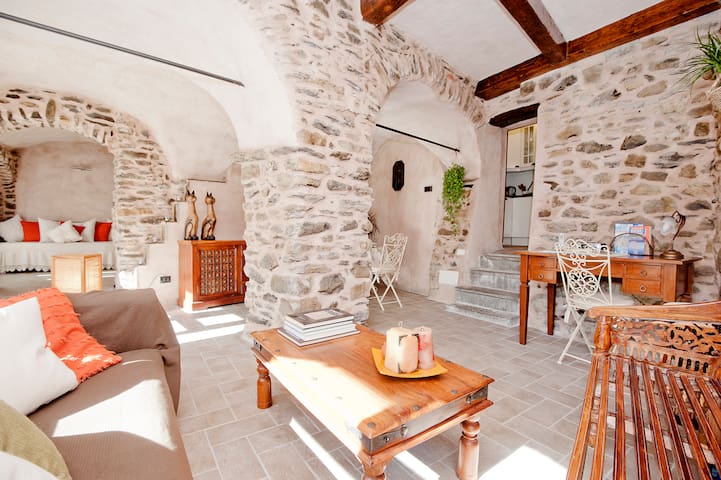North Tuscany, dreamy stone retreat near 5 Terre