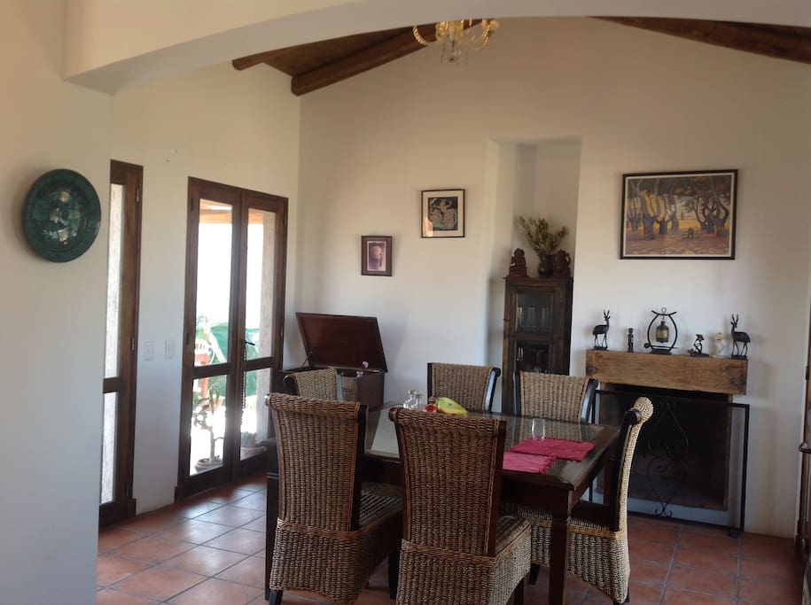 Indoor dinning room, open plan with the kitchen