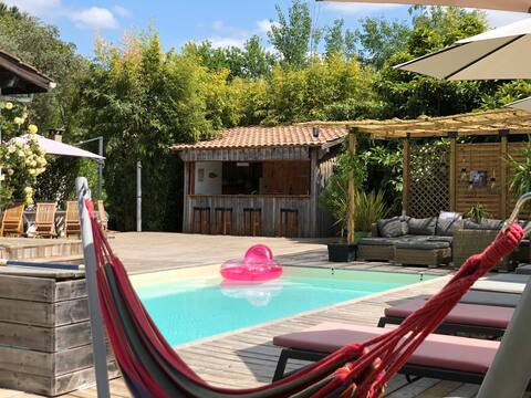 Villa with hut & pool 14 beds