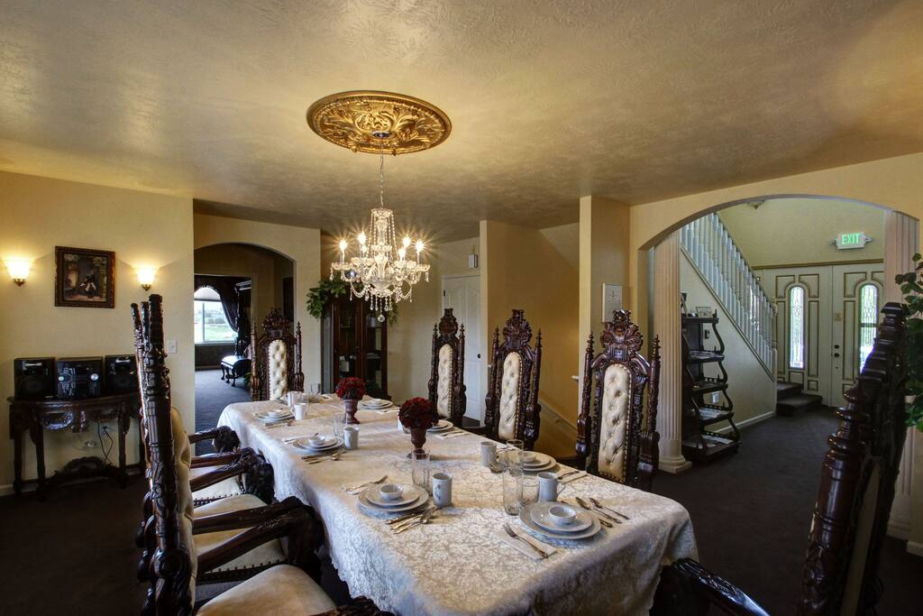 Full country breakfast served as you get to know the other guests.