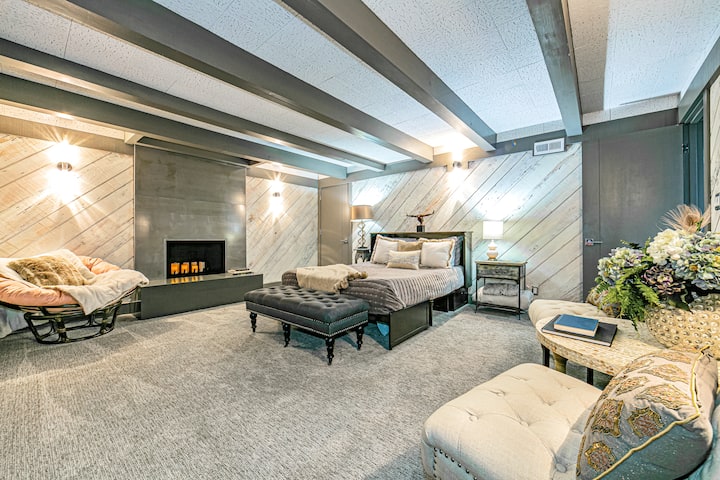 Lower Level Bedroom #4 (queen size bed) fireplace is for display only