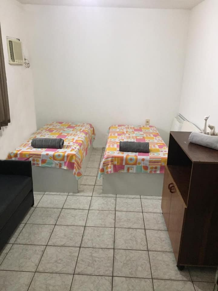 Dormitorio 4: tiene aire acondicionado.