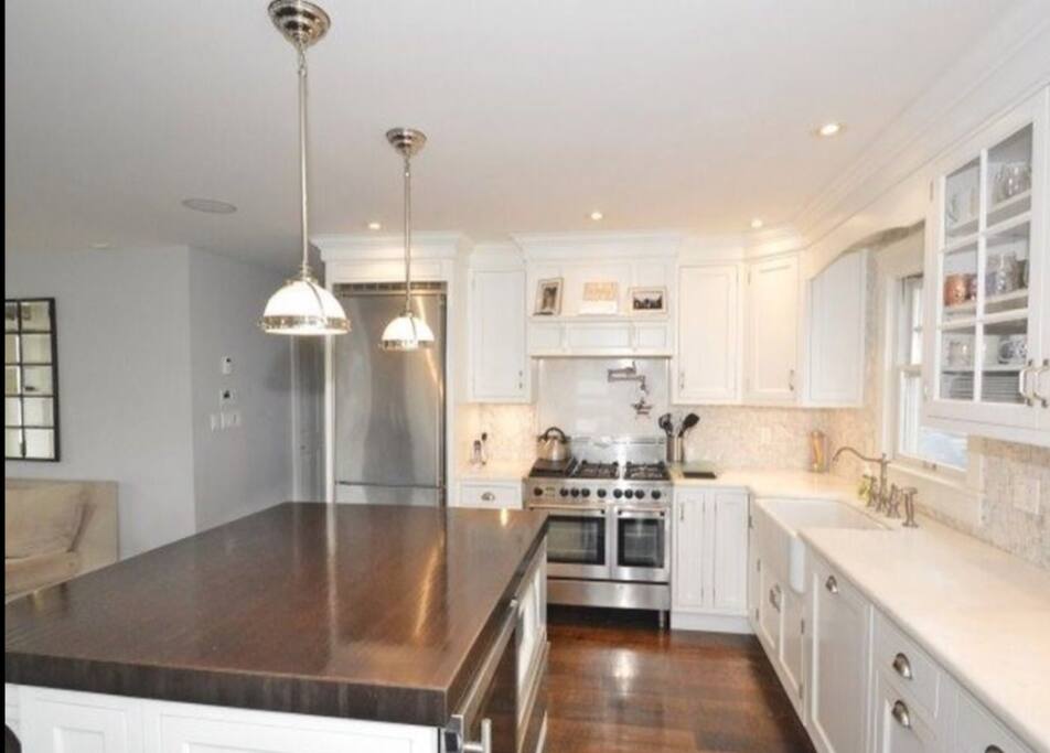 Kitchen w/ high end appliances, DeLonghi Double Oven, Warming Drawer, Beverage Center