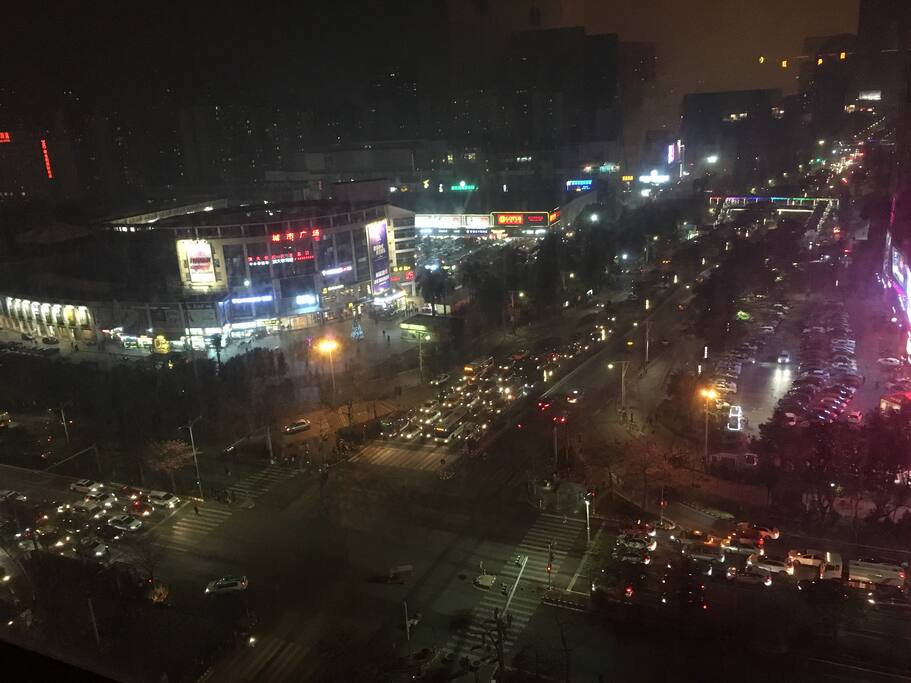 窗外的夜景
