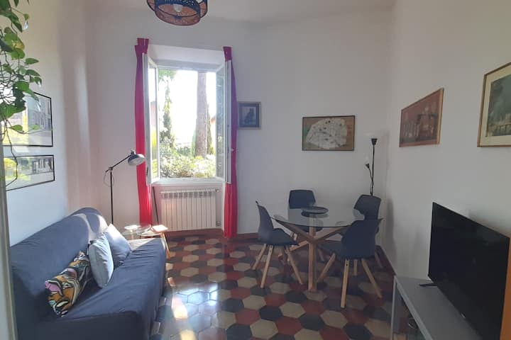 всекидневната с разтегателен диван