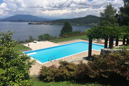 Casas, villas y departamentos de lujo en bogogno airbnb Varal Lavanderia ispirazioni