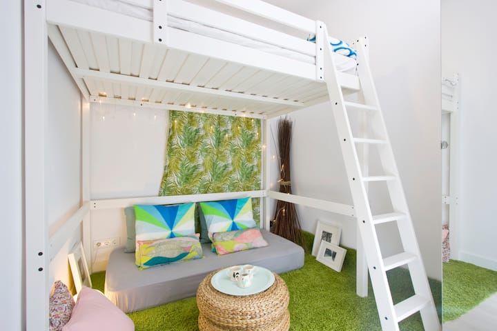 Central Garden Themed Room near Metro & Museums