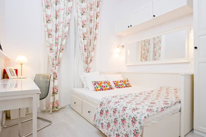 Central Double Room near Subway