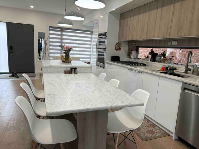 Modern 3 bdrm home for the perfect Family vacay gallery image 4