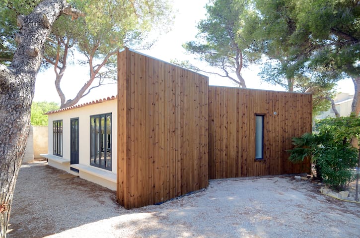 Belle Petite Maison De Bord De Mer Cottages For Rent In Carry Le