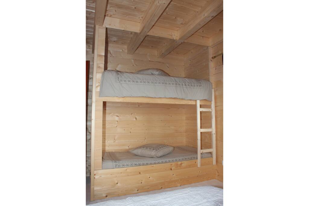 Chambre double + lits superposés