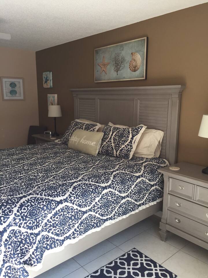 A comfortable pillow topped Kingsize bed greets you in the spacious master bedroom with built in closet and ensuite bathroom