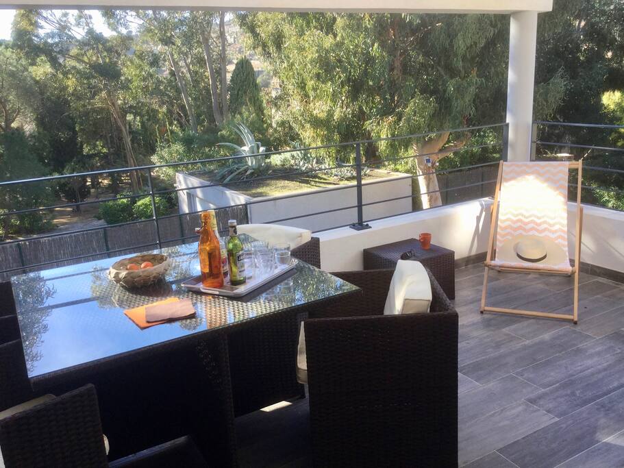 La terrasse côté verdure