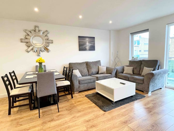 Hamptons Point Comfortable Apartment+free Parking - Enfield, UK