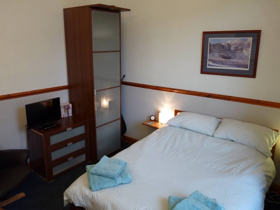 Plenty of hanging and drawer space