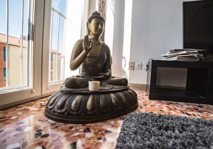 Happy fancy choosy room!