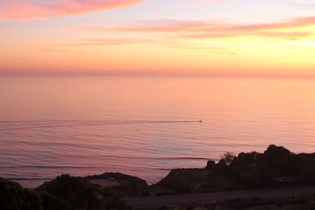 Fabulous Ocean Views at Malibu Dream Getaway