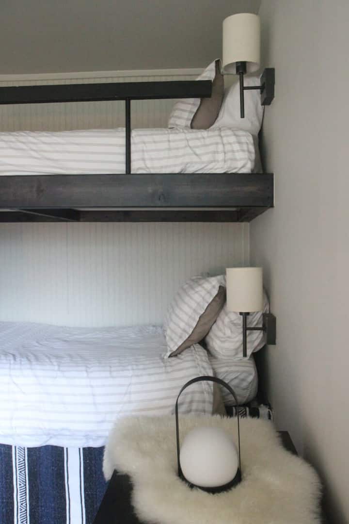 Lits superposés (dans la même chambre avec lit queen)