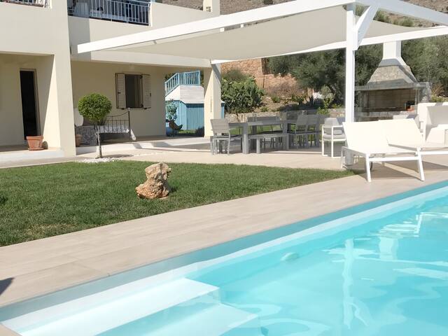 Luxus Villa NIKOS Meerblick & Poolheizung