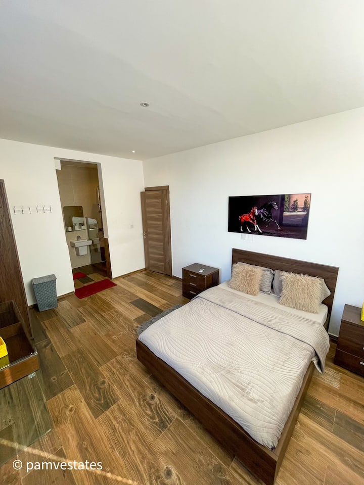 Luxury 2 Bedroom Apartment photo 9