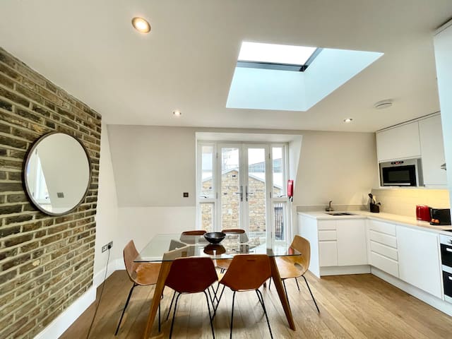 Covent Garden,2bed,2bath/AC-Big gallery image 5