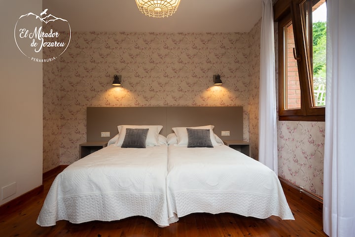 Საძინებელი ორი საწოლი