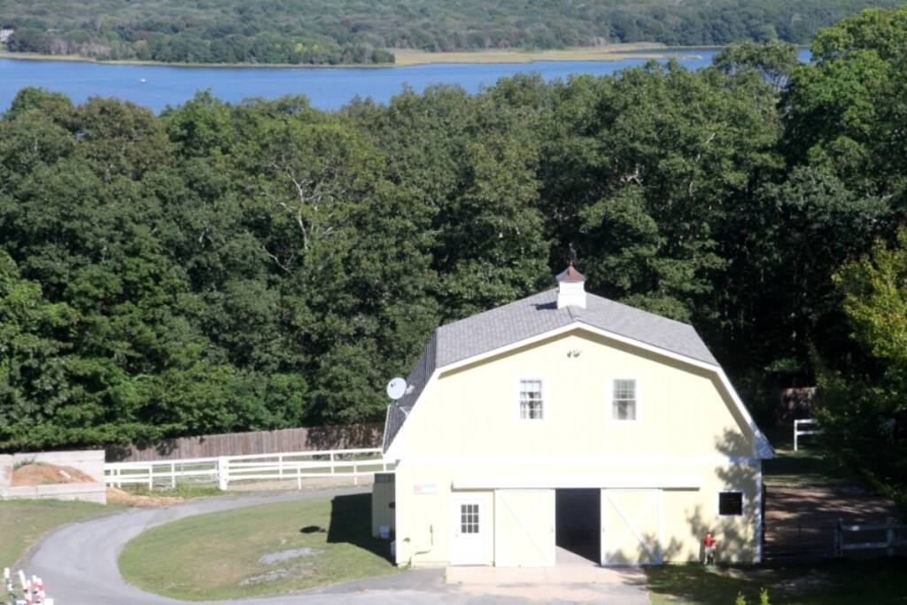 This home is close to the Westport River and area beaches.